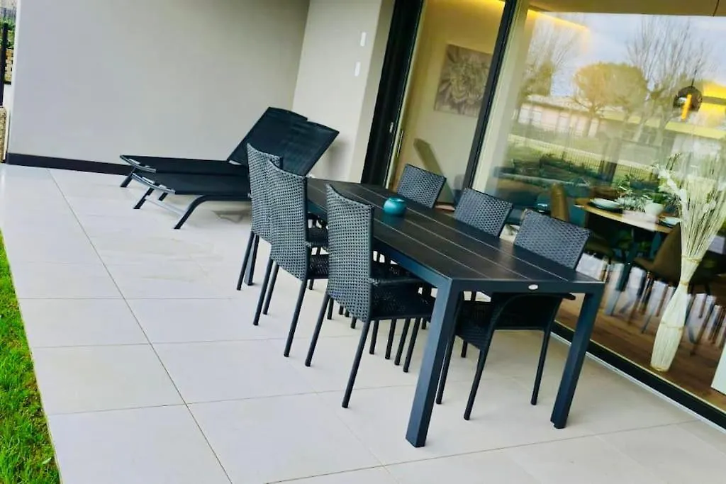 Poolvision Apartment Peschiera del Garda 0*,  İtalya